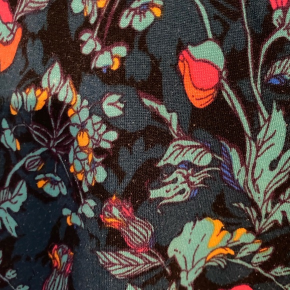 LuLaRoe Top Large - Picture 2 of 2